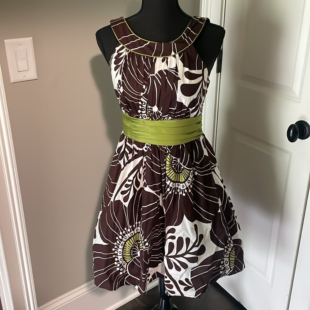 Brown White Green Floral Print TeezeMe Dress Size 7 - Picture 1 of 10